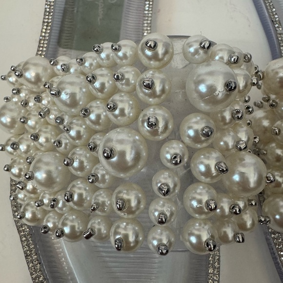 Jessica Simpson Pearl Embellished Clear Gel Slides Sandals - Picture 3 of 4